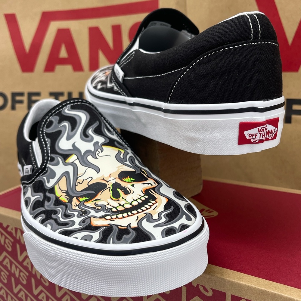 Vans Men's Black Skull Design Bold Classic Slip-On
Flame Skull Black/True White - Picture 16 of 16
